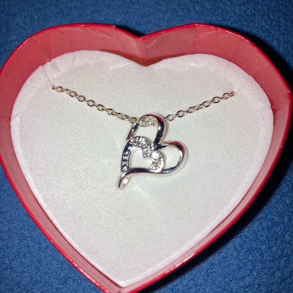Jewelry - NWOT Silver necklace double heart design